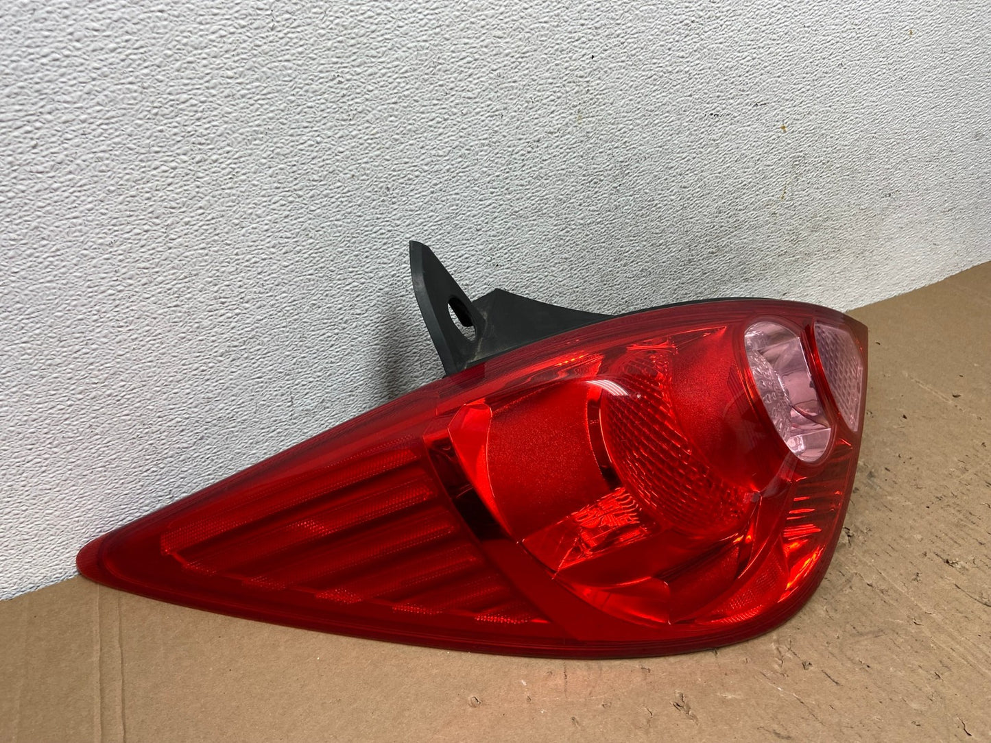 2007 - 2012 Nissan Versa Hatchback Left Driver Side Lh Tail Light AD8025 LK2