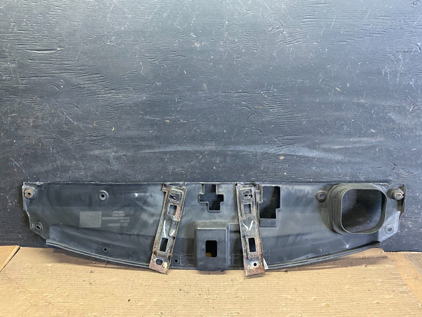 2013 to 2018 Hyundai Santa Fe Radiator Support Cover 86362-B8010 S3377 DG8