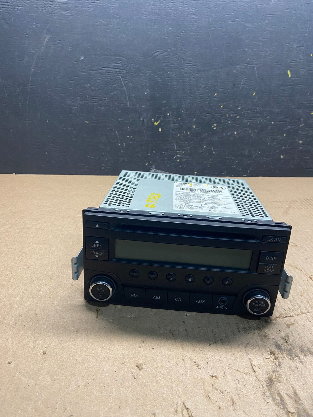 2013 to 2017 Nissan Quest AM FM Radio Stereo CD Player Receiver Q7353 DG0