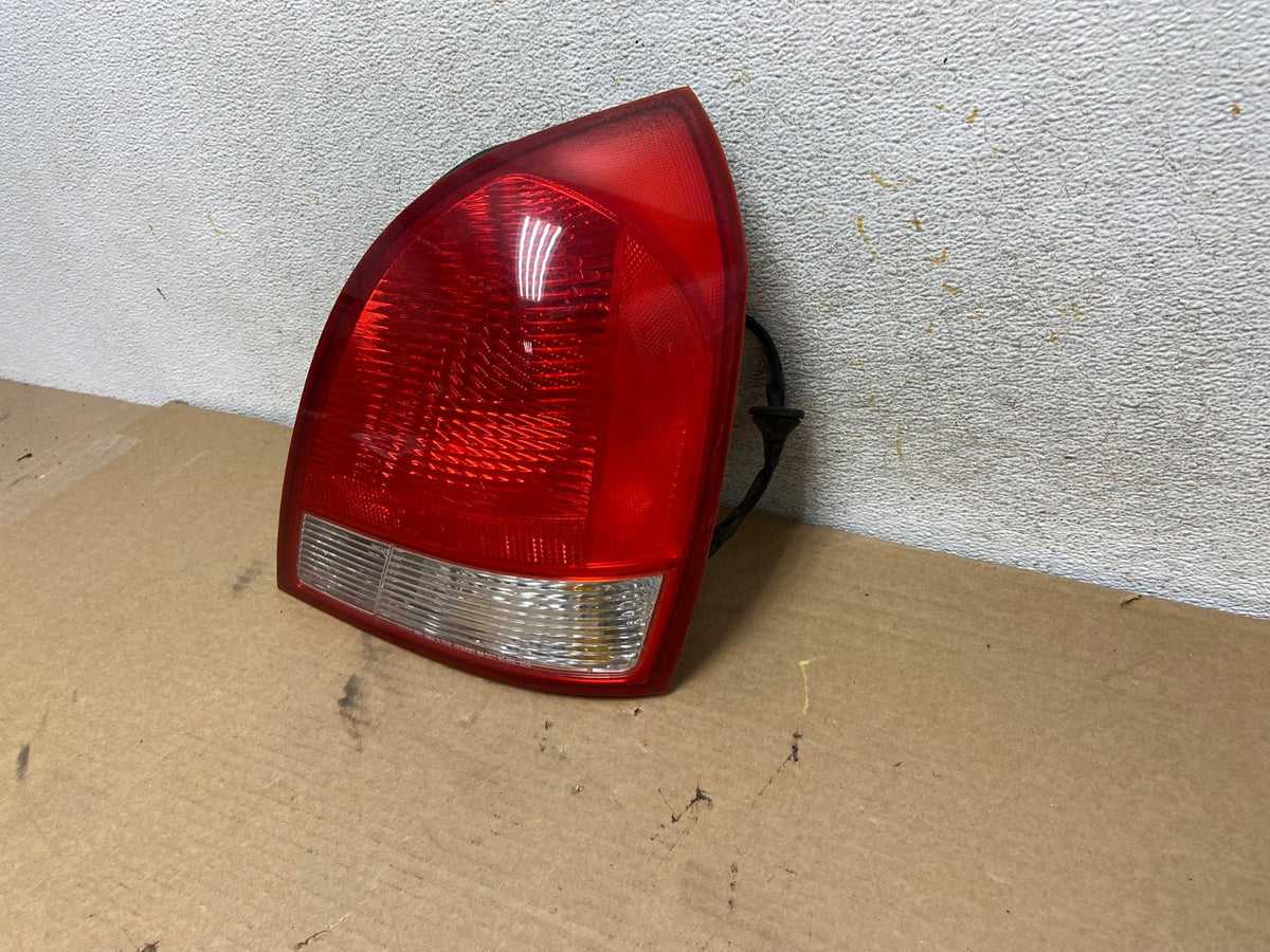 2001 2002 2003 Hyundai Elantra Right Passenger Rh Tail Light AH4497 LK2
