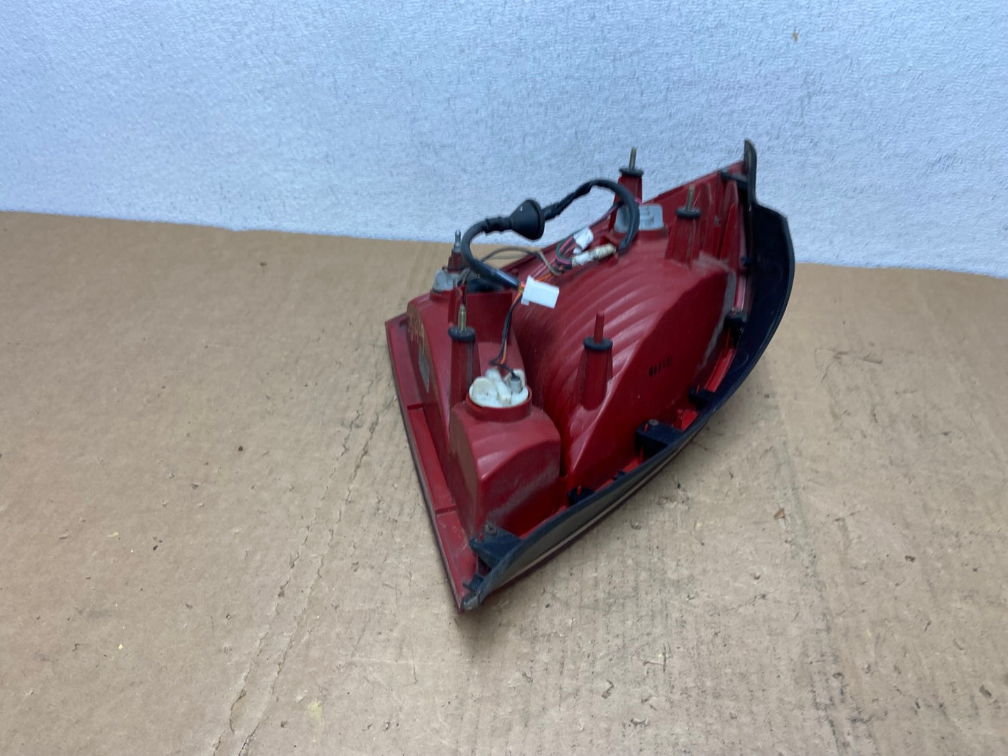 2001 2002 2003 Hyundai Elantra Right Passenger Rh Tail Light AD1409 LK4