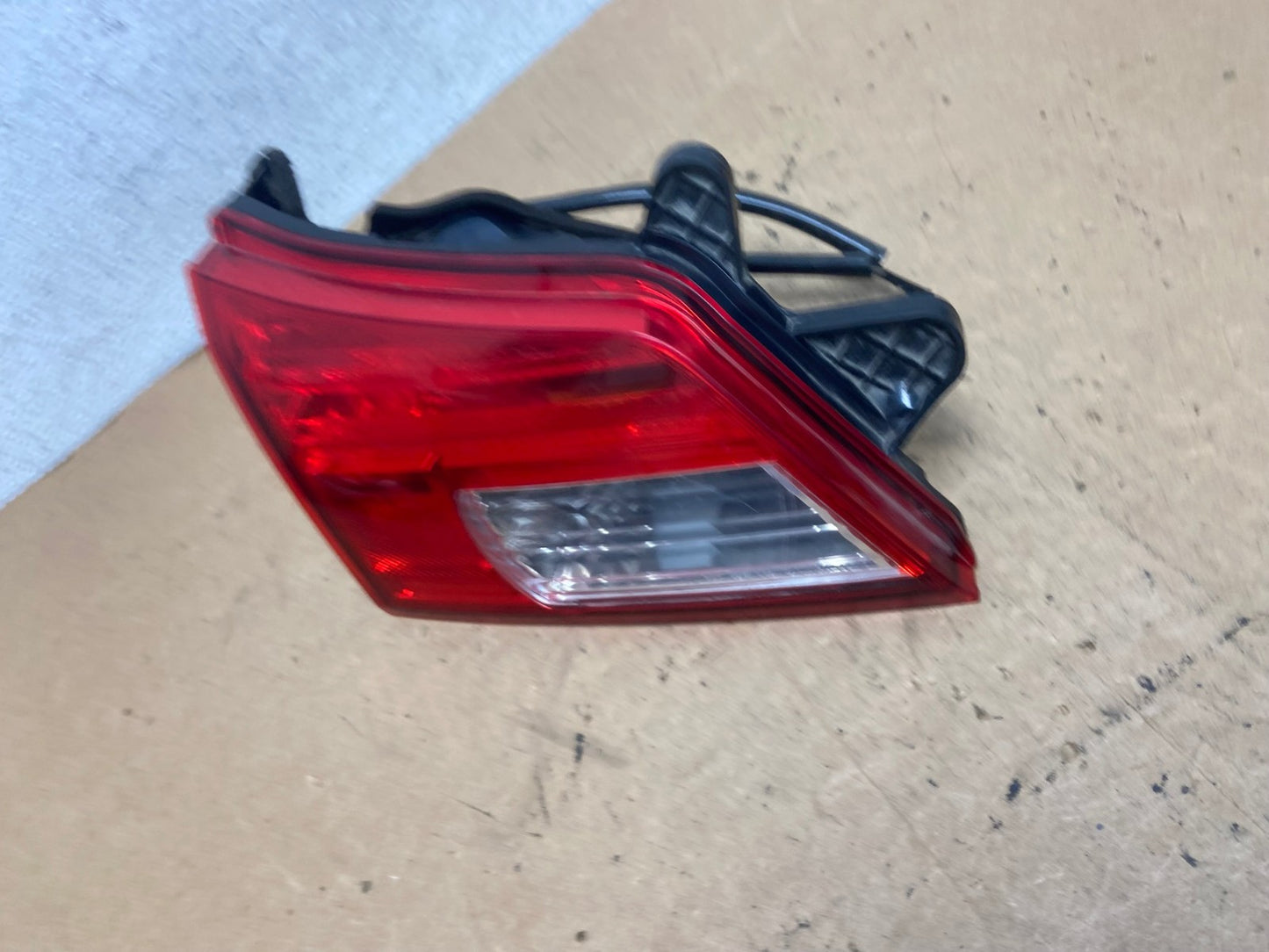 2010-2014 Subaru Outback Left Driver Lh Side Inner Tail Light AD5175 LK1