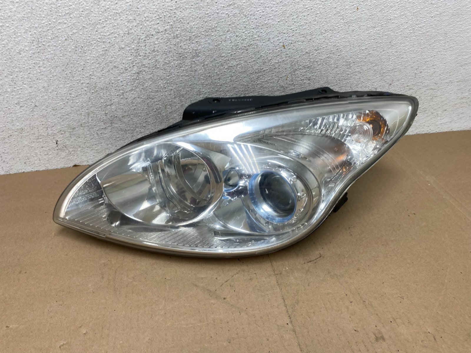 2010 to 2012 Hyundai Elantra Touring Left Driver Headlight Halogen AG4544 DW0