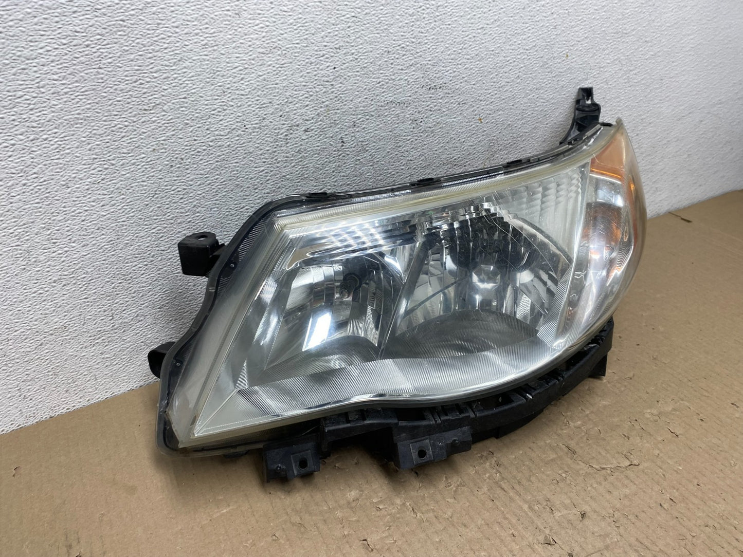 2009-2013 Subaru Forester Left Driver LH Halogen Headlight AE9704 DW2