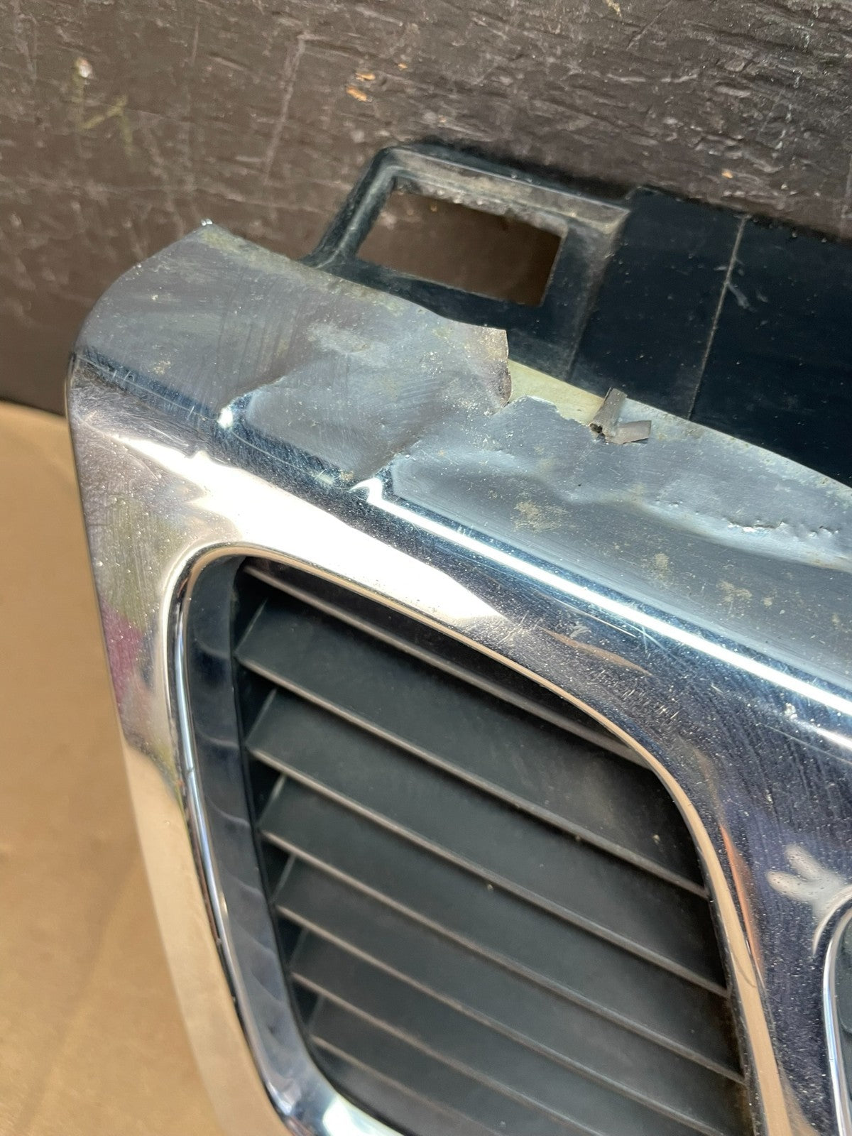 1994 to 1997 Saab 900 Front Upper Center Grille Grill ad8362 DG4