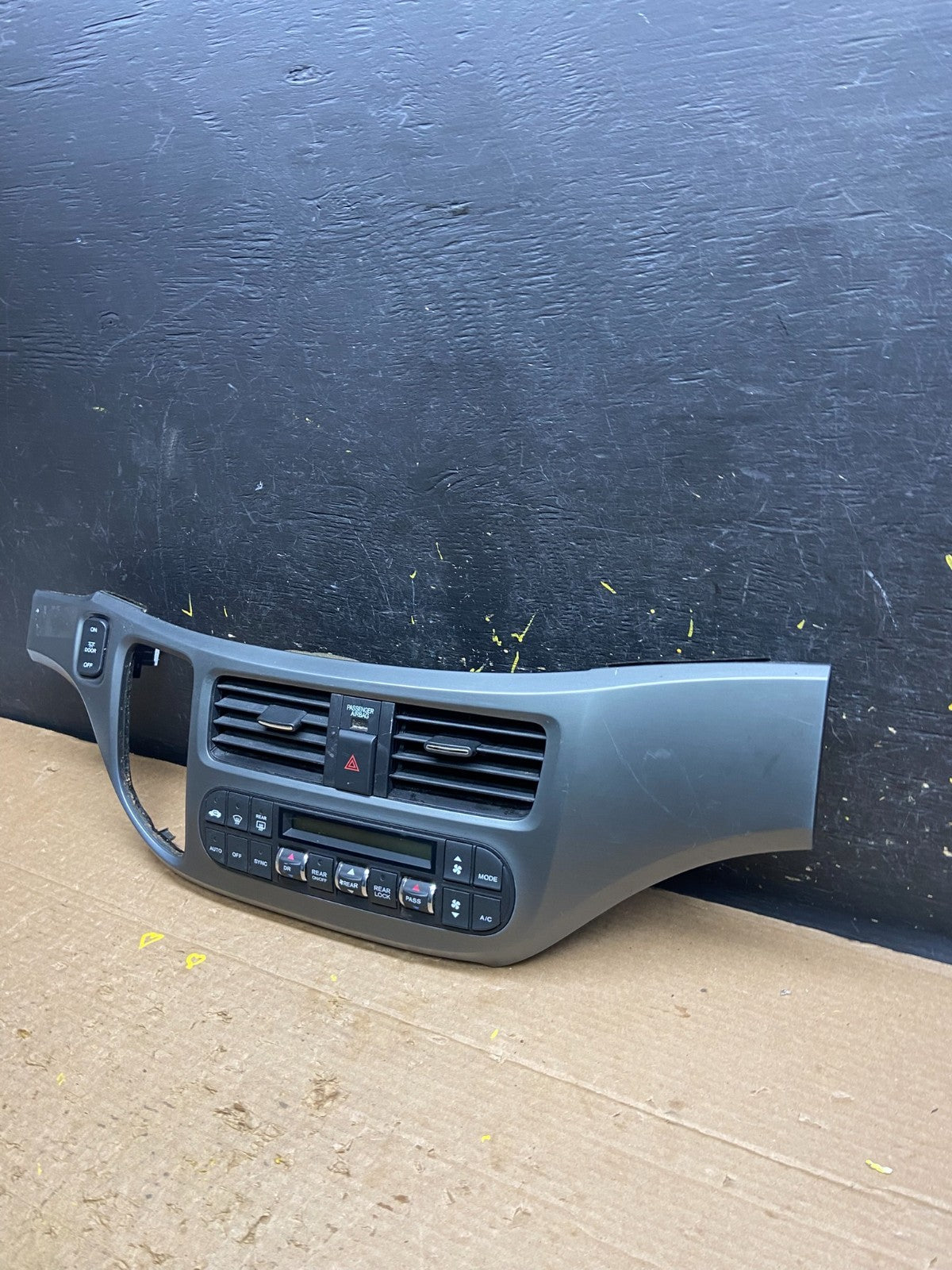 2005 to 2010 Honda Odyssey  Radio Climate Control Dash Trim Bezel w3223 DG1