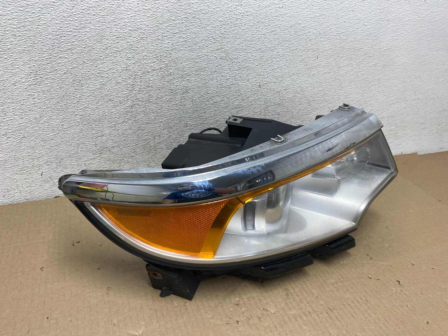 2011 to 2014 Ford Edge Front Right Passenger Headlight Halogen AG5873 DW2