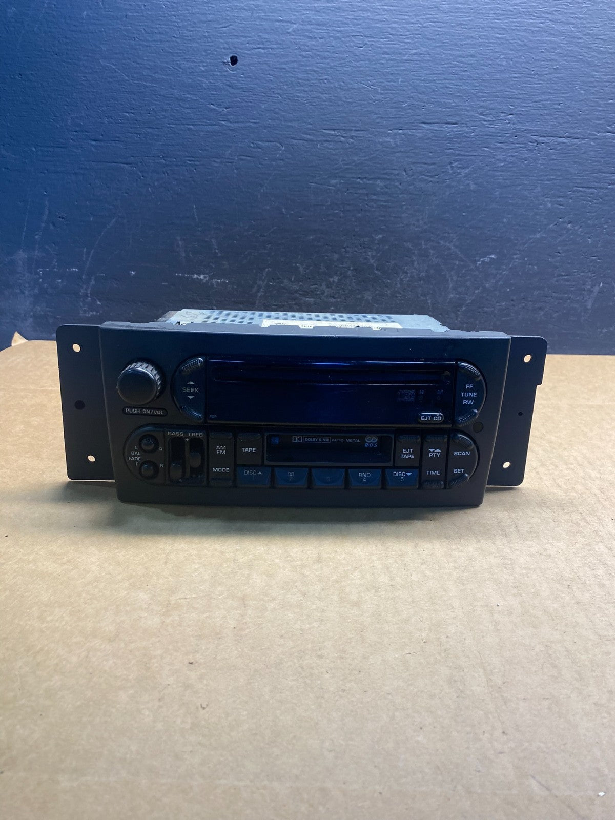 2004-2008 Chrysler Pacifica Radio Receiver Player Changer p05094468ac  AC2728 DG0