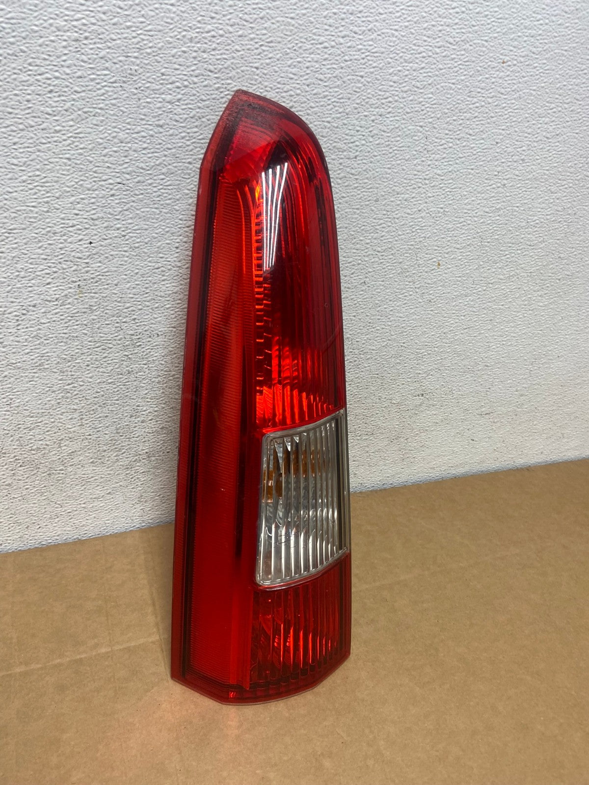 2001 - 2004 Volvo XC70 V70 Left Driver LH Side Tail Light Upper AD5278 LK2