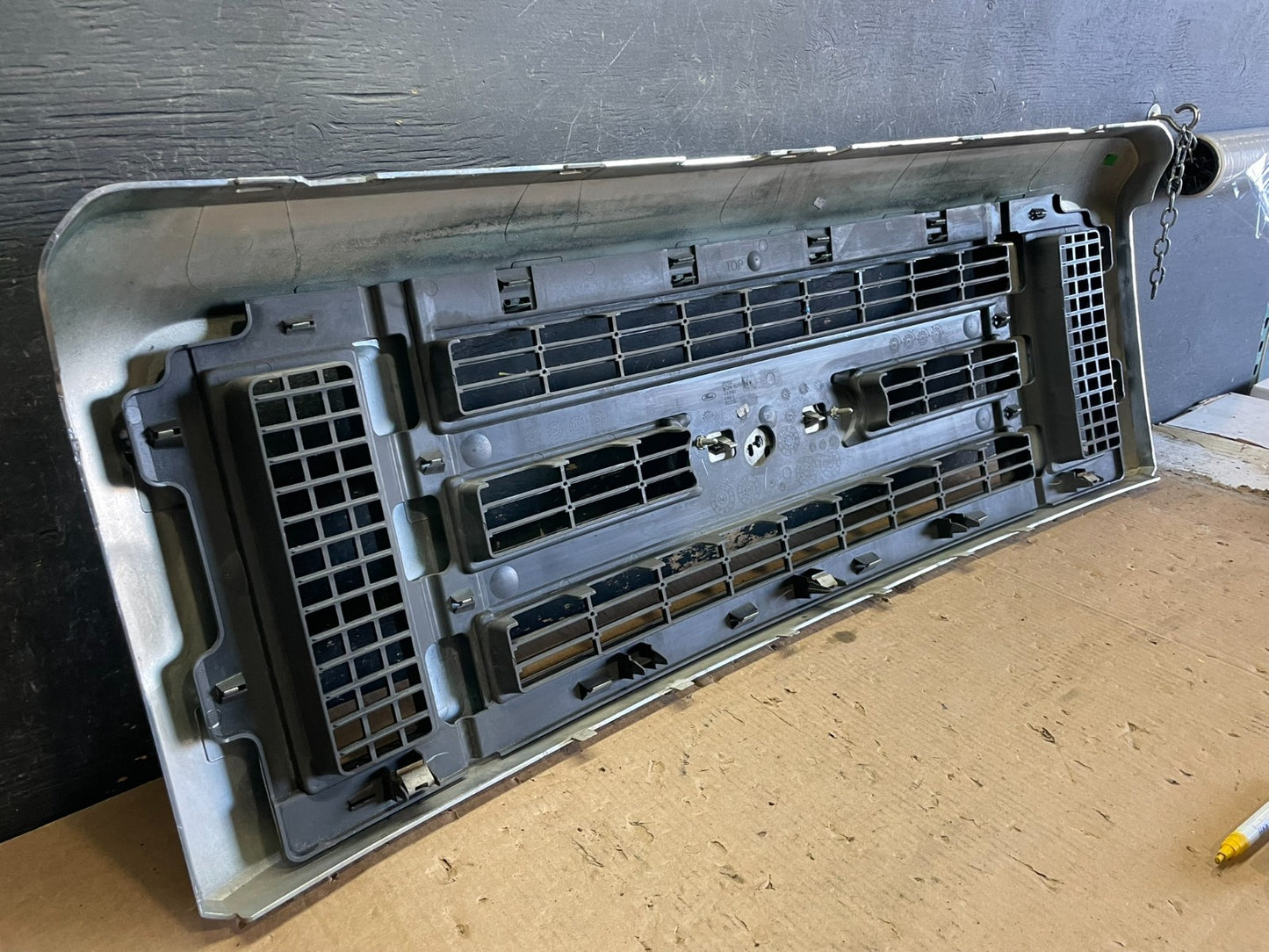 2008 to 2014 Ford Econoline E150 E250 Front Upper Chrome Grill Grille Y9709 DG6