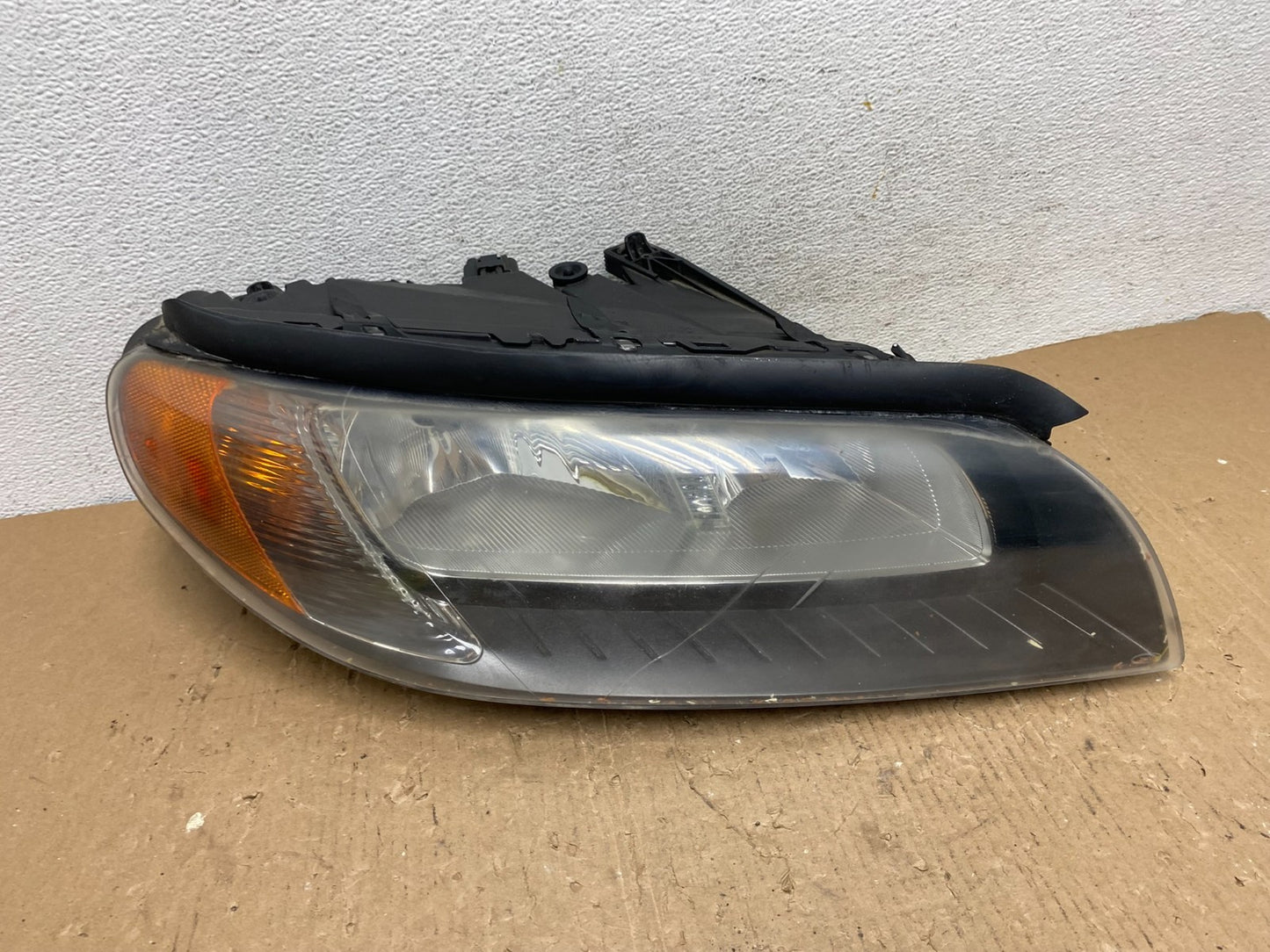 2008 to 2013 Volvo XC70 V70 S80 Right Passenger Side Halogen Headlight AD8757 DW0