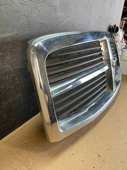 2004 to 2006 Dodge Durango Front Upper Chrome Grill Grille AD0255 DG2