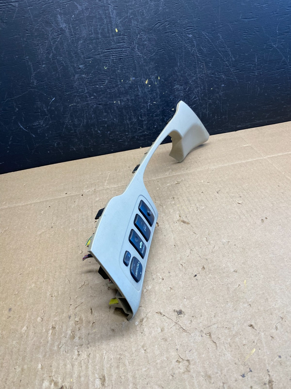 2001 to 2007 Toyota Highlander Lower Dash Trim Bezel Mirror Switch AC6345 DG1