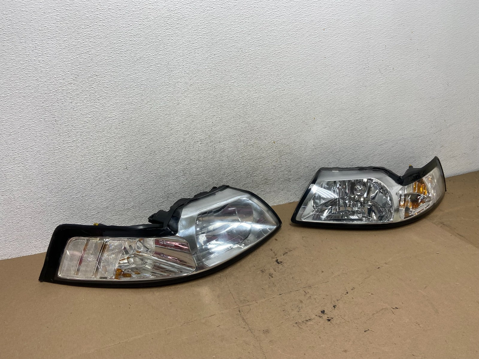 1999 to 2004 Ford Mustang Left+Right Set Side Headlights AF4516 DW2