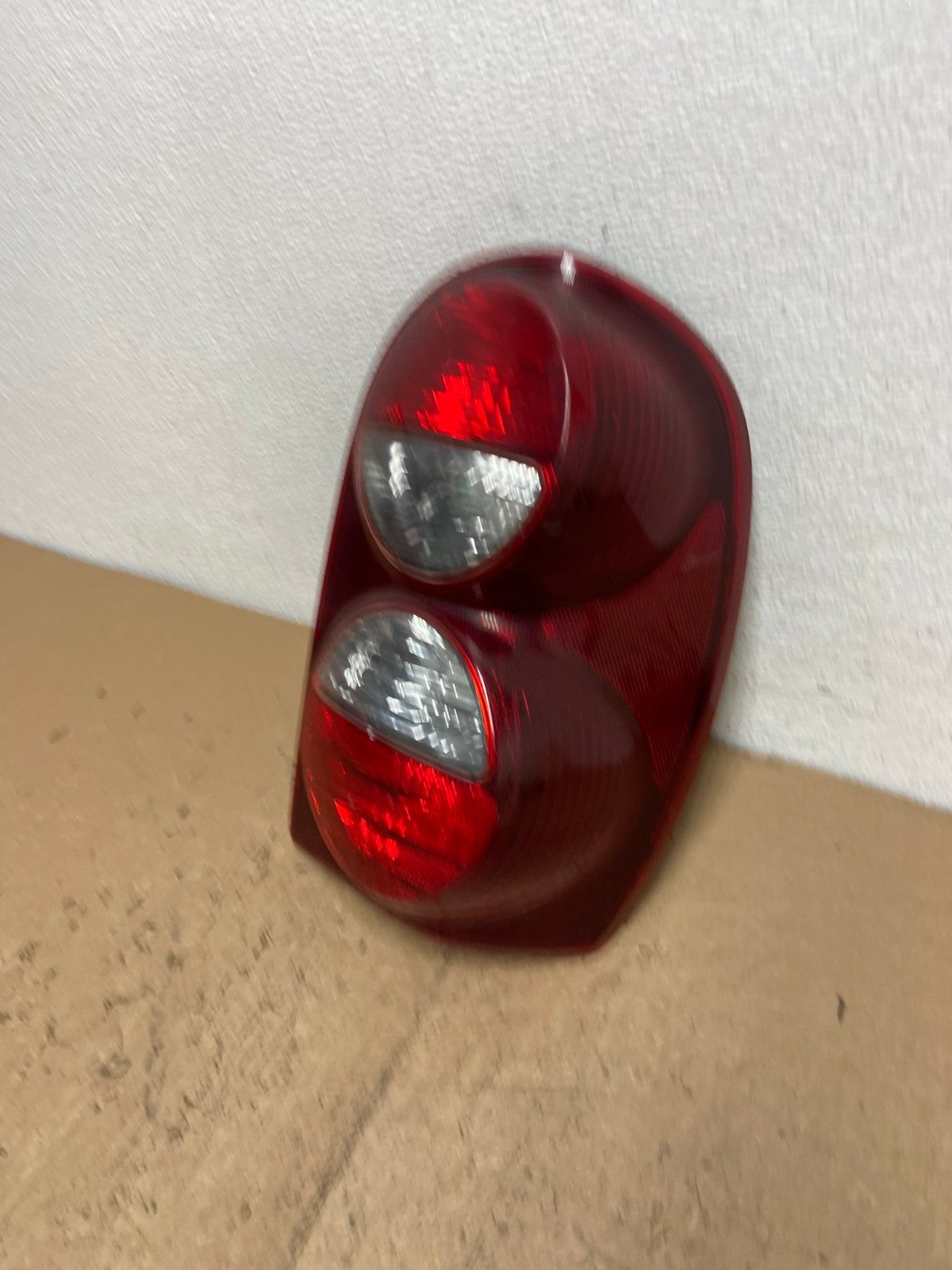 2005 2006 2007 Jeep Liberty Right Passenger Rh Side Tail Light AC7424 LK1