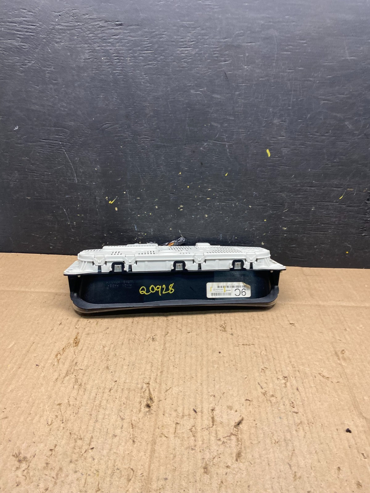 2005 Nissan Xterra Frontier Speedometer Cluster Gauge OEM Q0928 DG5