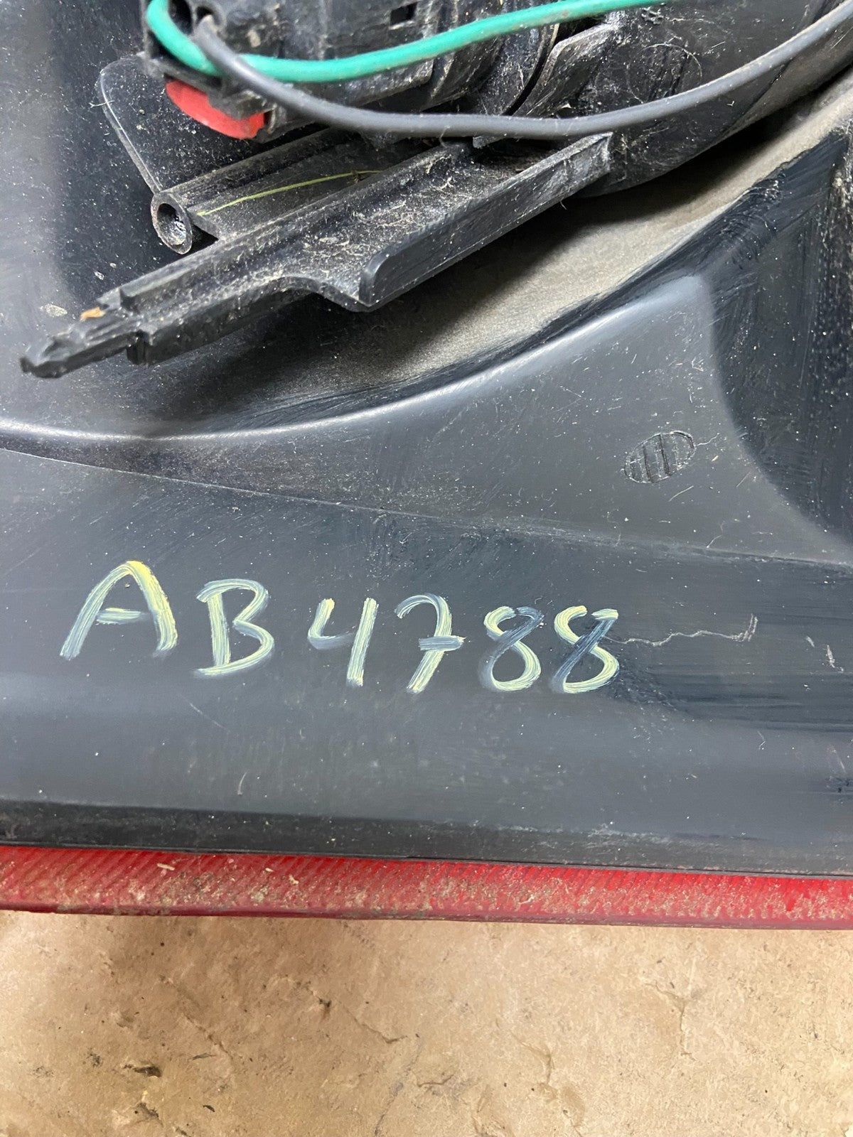 2004 to 2009 Nissan Quest Right Passenger RH Side Tail Light AB47887