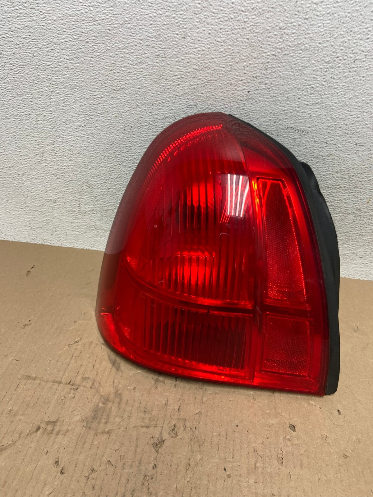 2003 to 2011 Lincoln Town Car Left Driver Lh Side Tail Light AE8752 LK0
