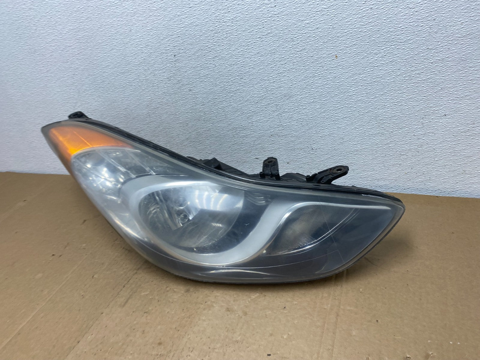 2011 2012 2013 Hyundai Elantra Right Passenger Headlight AC5679 DW1