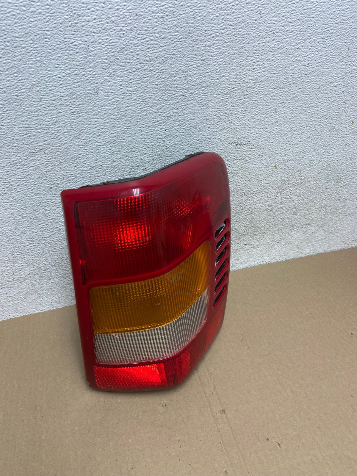 1999-2004 Jeep Grand Cherokee WJ Right Passenger Rh Tail Light AE9427 LK2