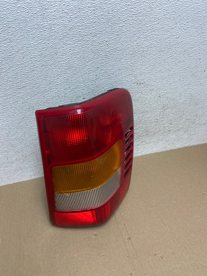 1999-2004 Jeep Grand Cherokee WJ Right Passenger Rh Tail Light AE9427 LK2
