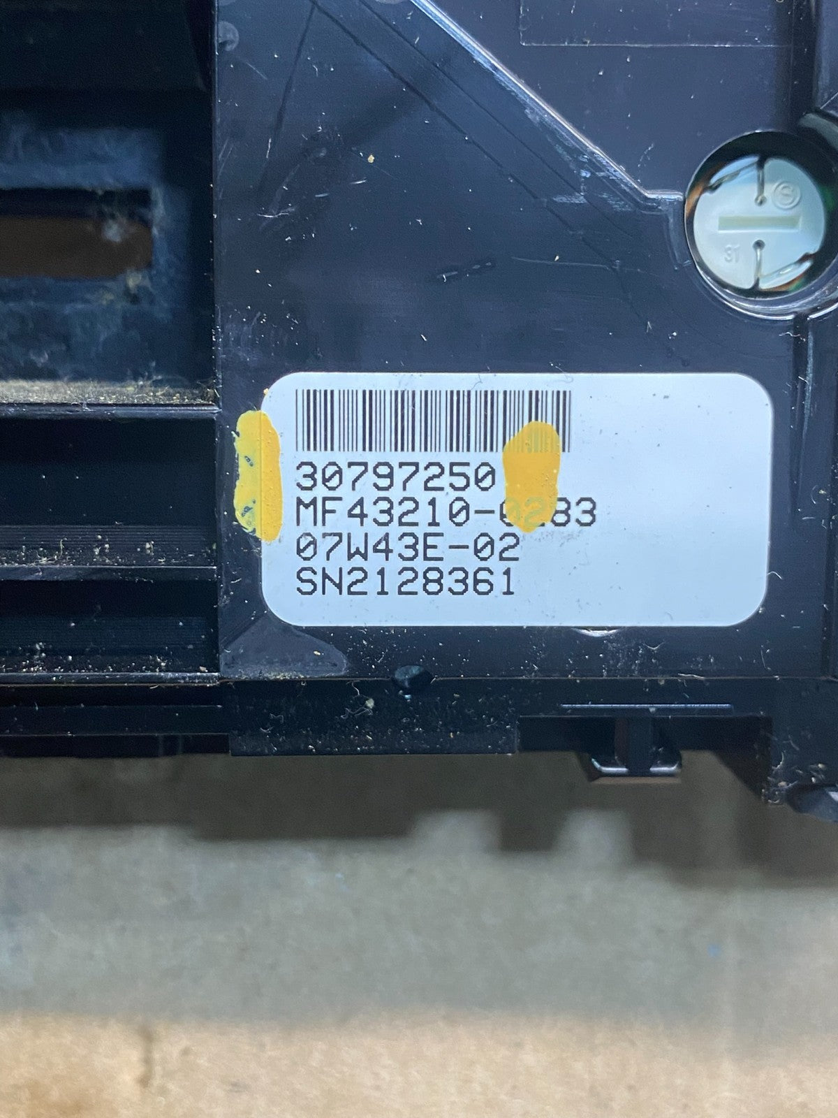 2007 to 2012 Volvo XC90 Center AM/FM Radio Panel Bezel ae7500 DG5