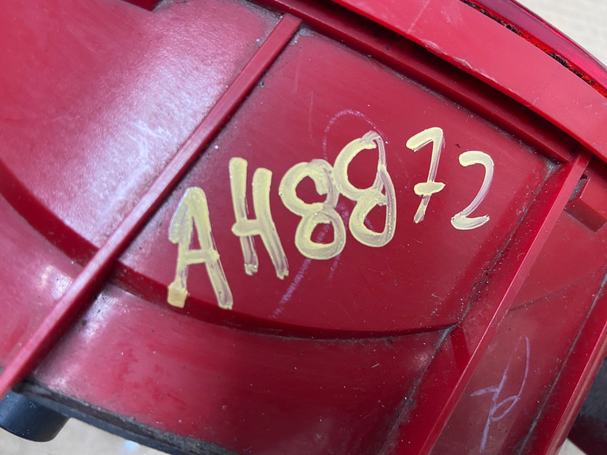 2011-2014 Volkswagen Jetta Right RH Inner Trunk Tail Light AH8872 LK7