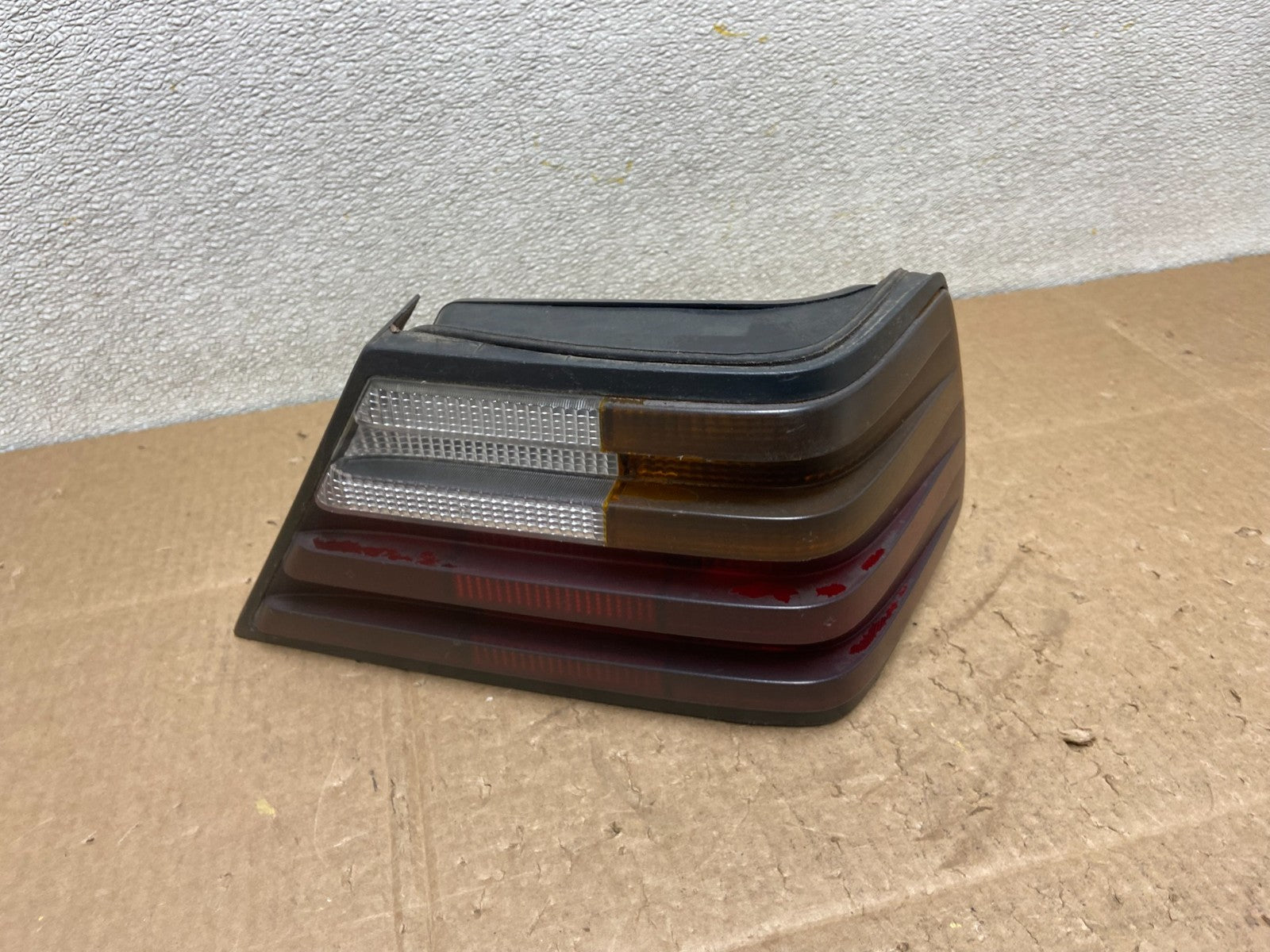 1994 to 1995 Mercedes E Class W124 Right Passenger RH Side Tail Light Y9000 DW0