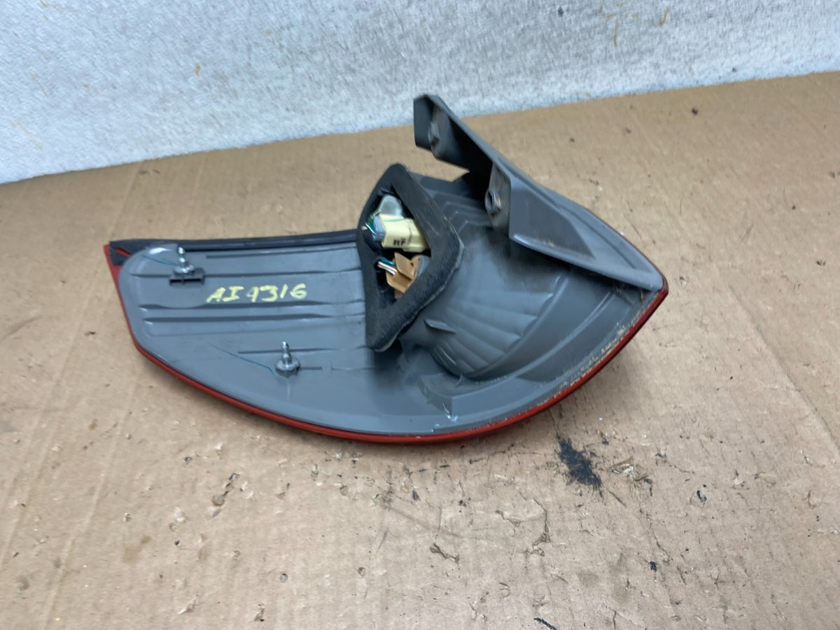 2006 - 2010 Toyota Sienna Right Passenger Side Tail Light AI9316 LK5