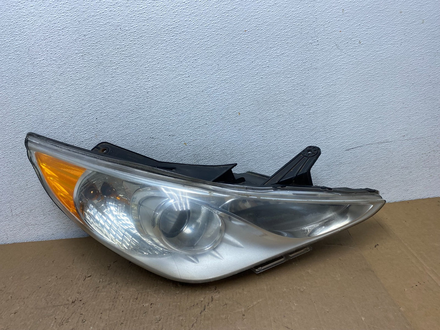 2011 - 2014 Hyundai Sonata Right Passenger Rh Side Headlight Halogen AD8207 DW0
