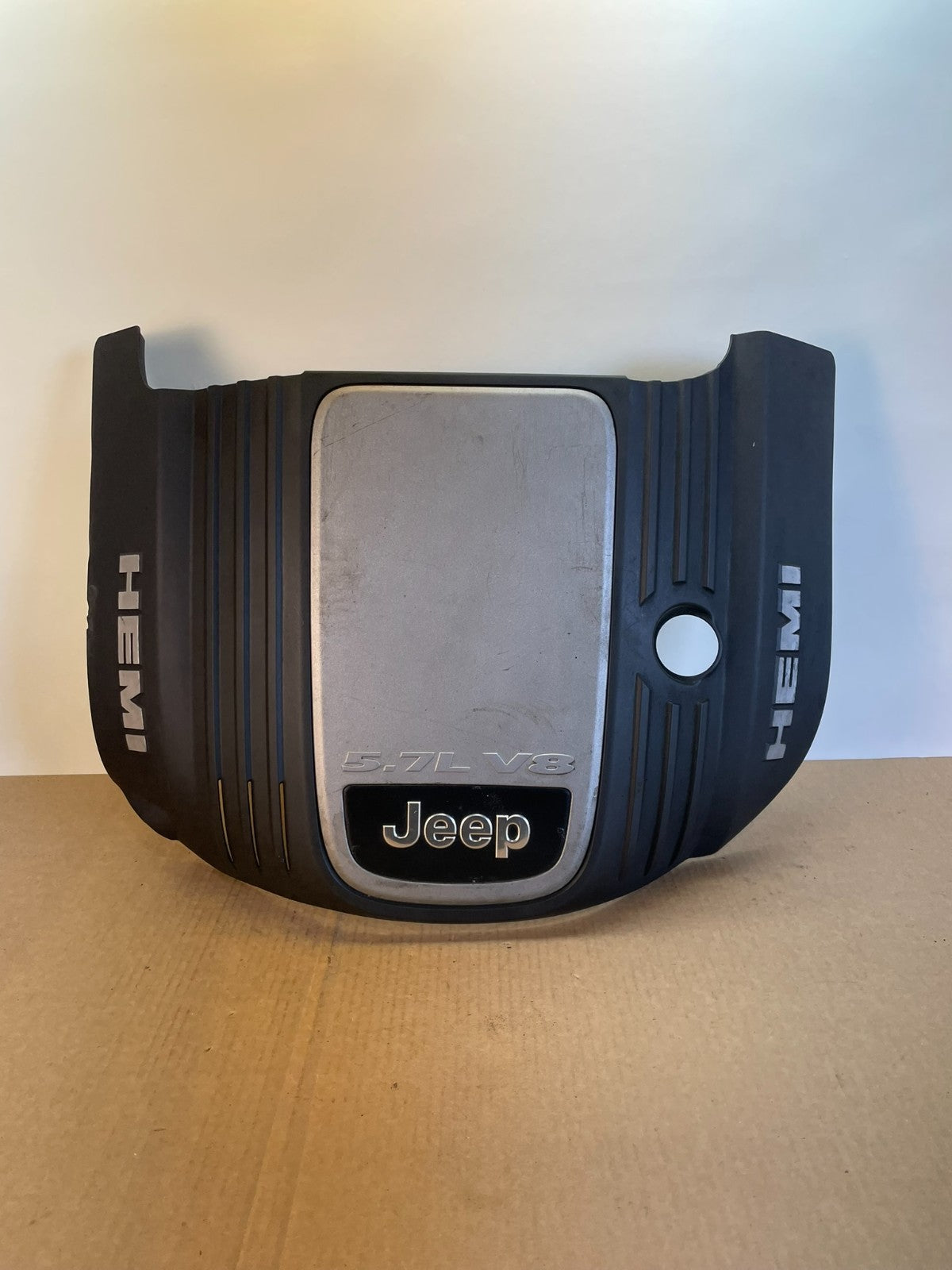 2005 to 2010 Jeep Grand Cherokee 5.7L Hemi Engine Cover Plastic Shield AF5436 DW0