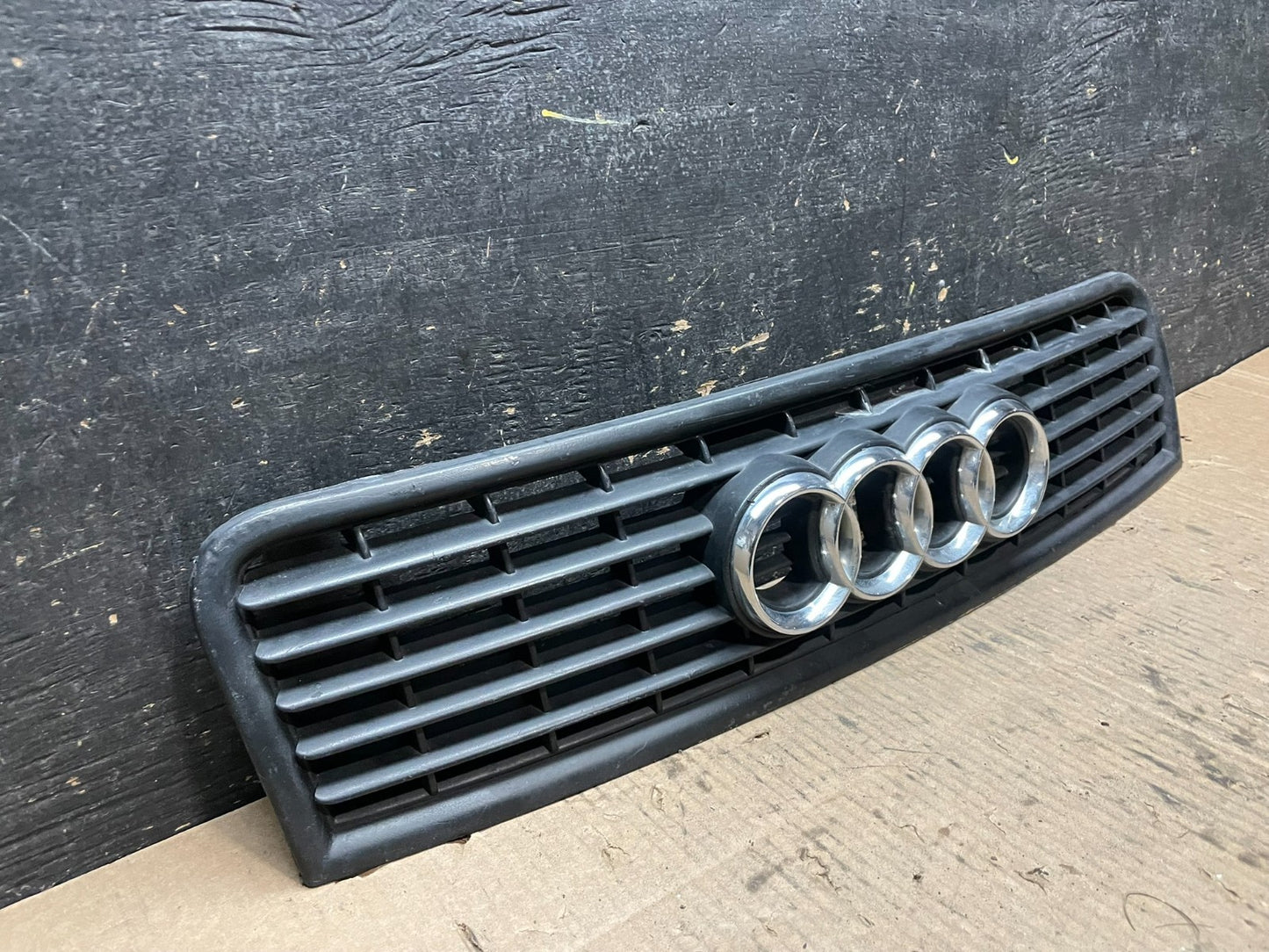 2002 to 2005 Audi A4 Upper Front Grill Grille OEM  Y1278 DG1