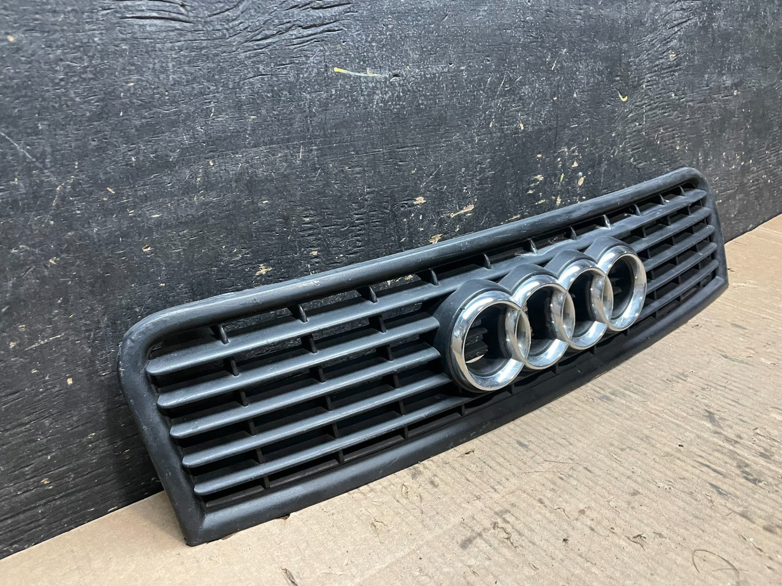 2002 to 2005 Audi A4 Upper Front Grill Grille OEM  Y1278 DG1