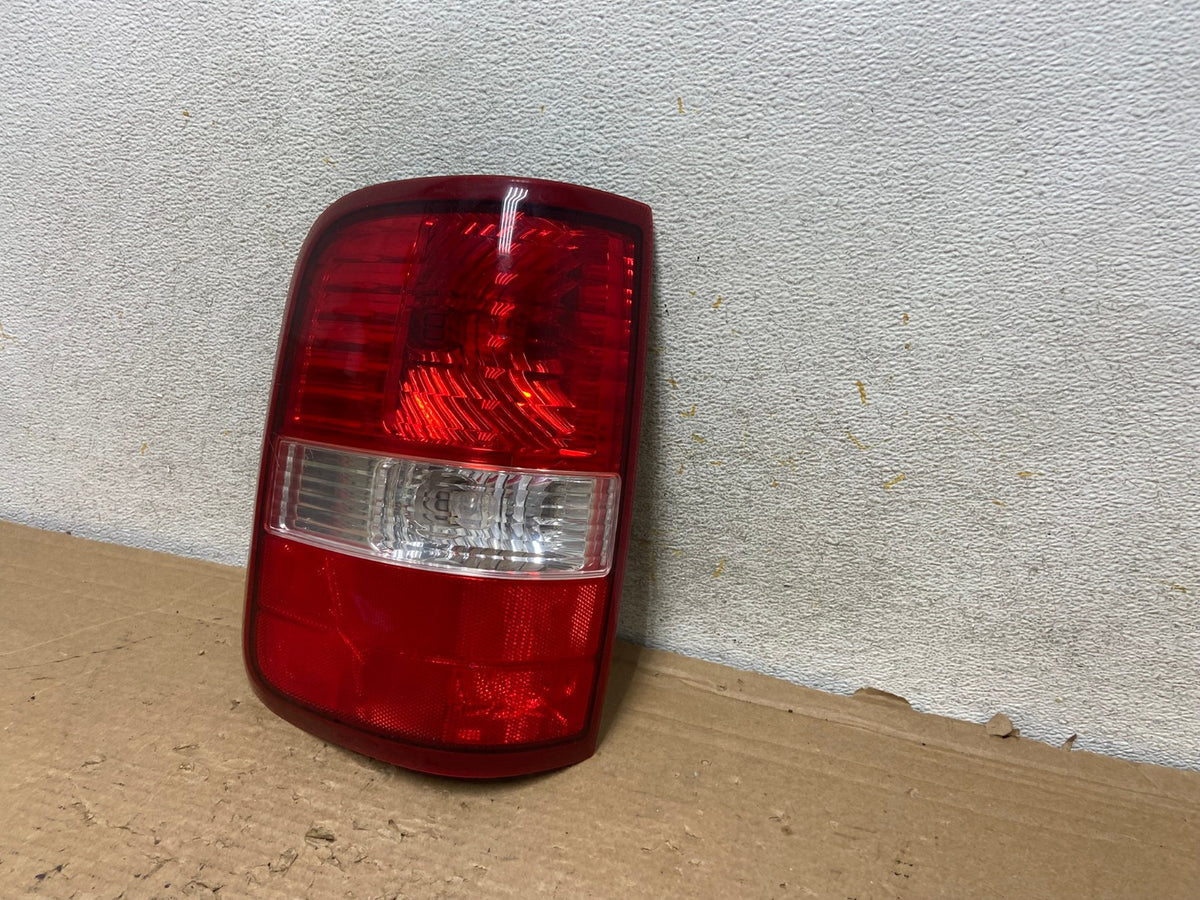 2004 to 2008 Ford F150 F-150 Left Driver LH Side Tail Light AH9201 LK2