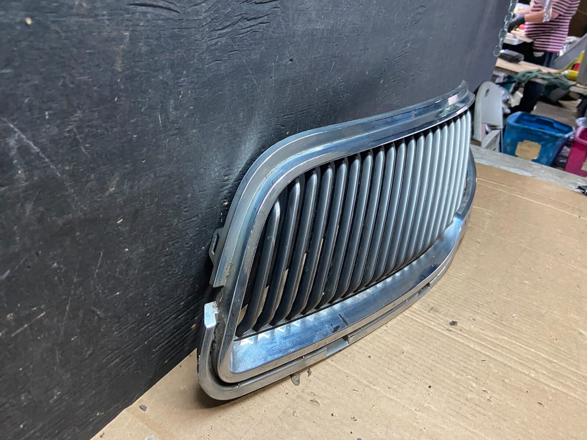 2013 to 2016 Lincoln MKT Left Driver LH Side Front Grill Grille V6990 DG2