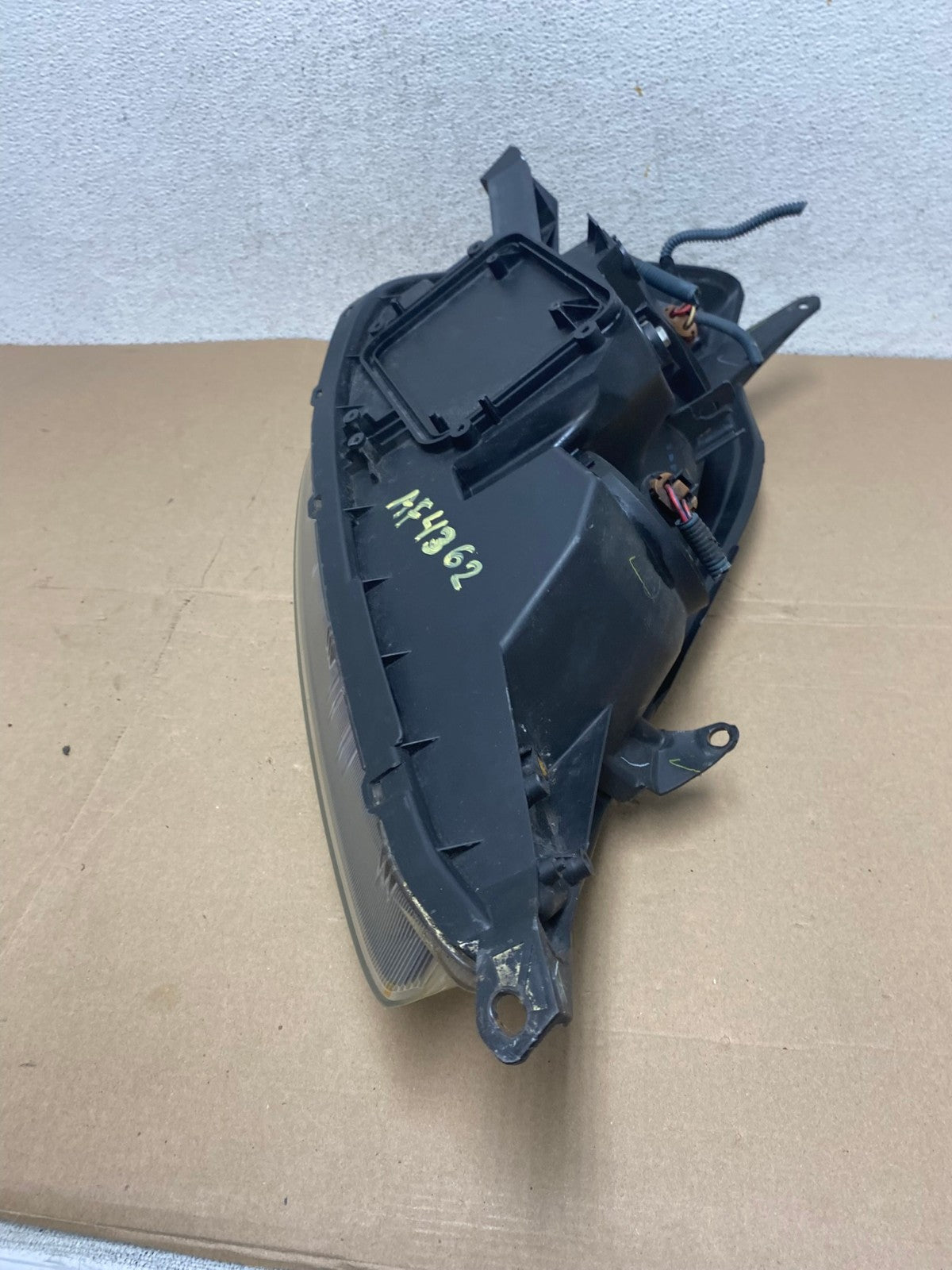 2004-2005 Toyota Sienna Left Driver LH Side Halogen Headlight AF4362 LK6