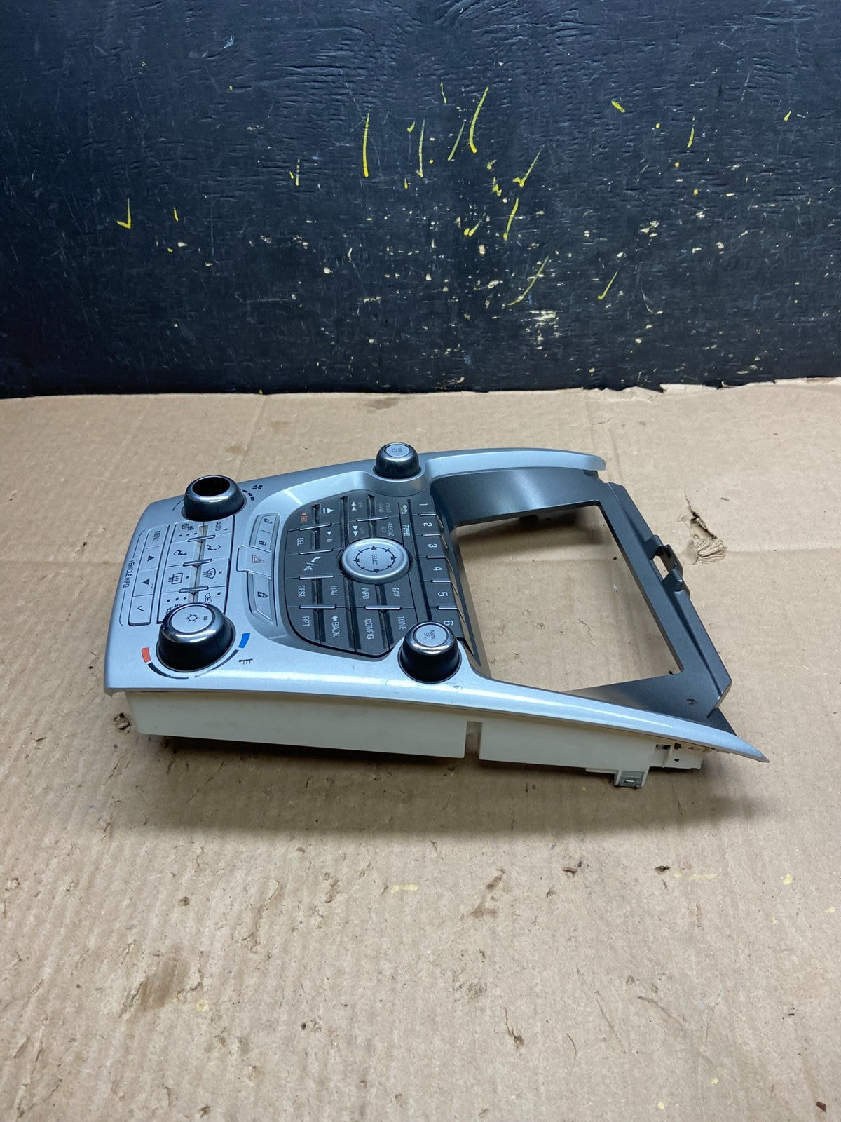 2010-2011 Chevrolet Equinox Radio Face Climate Control Panel Bezel Y5252 DG3