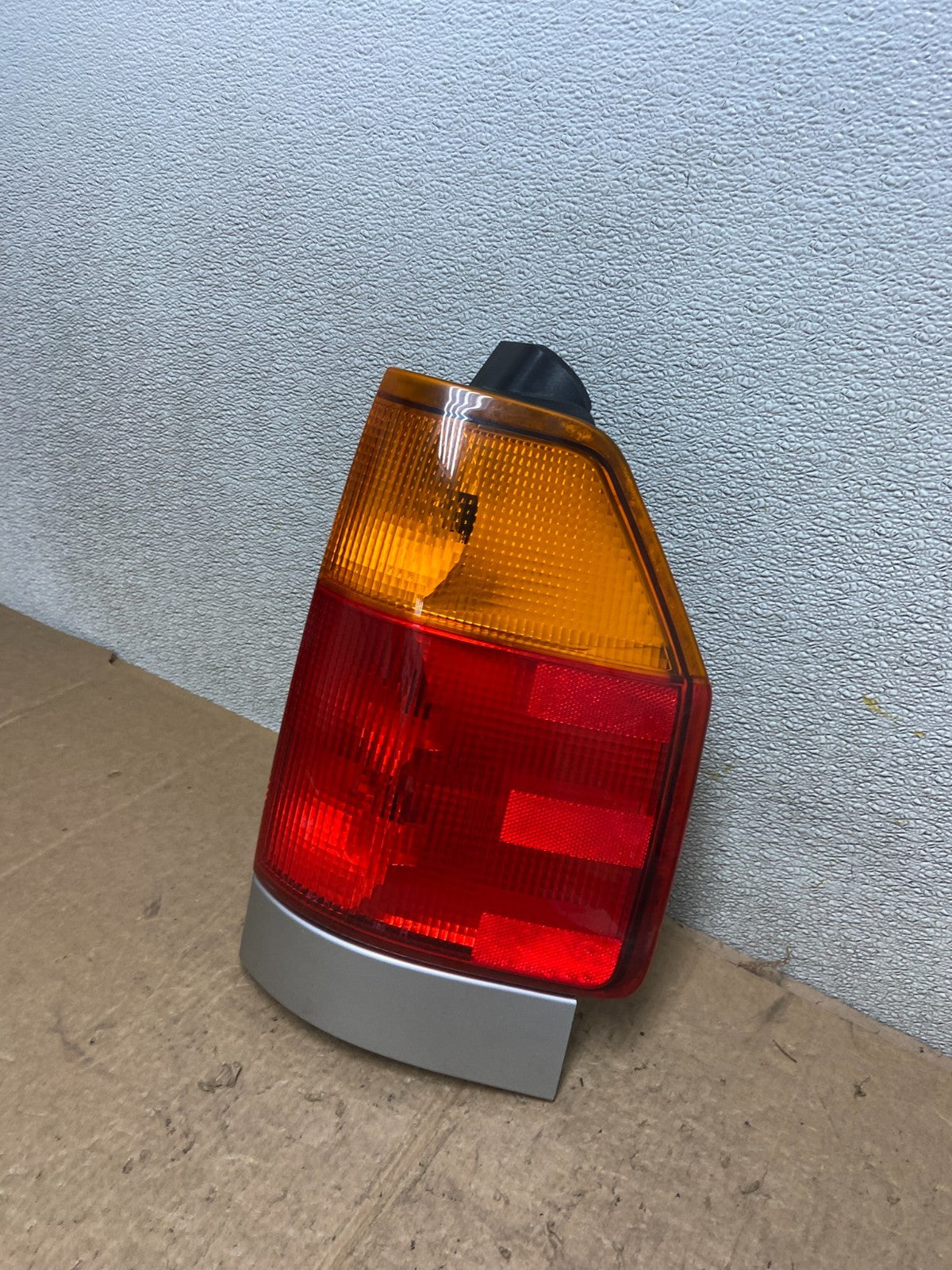 2002-2009 GMC Envoy Right Passenger RH Side Tail Light Oem AA4013 DW1