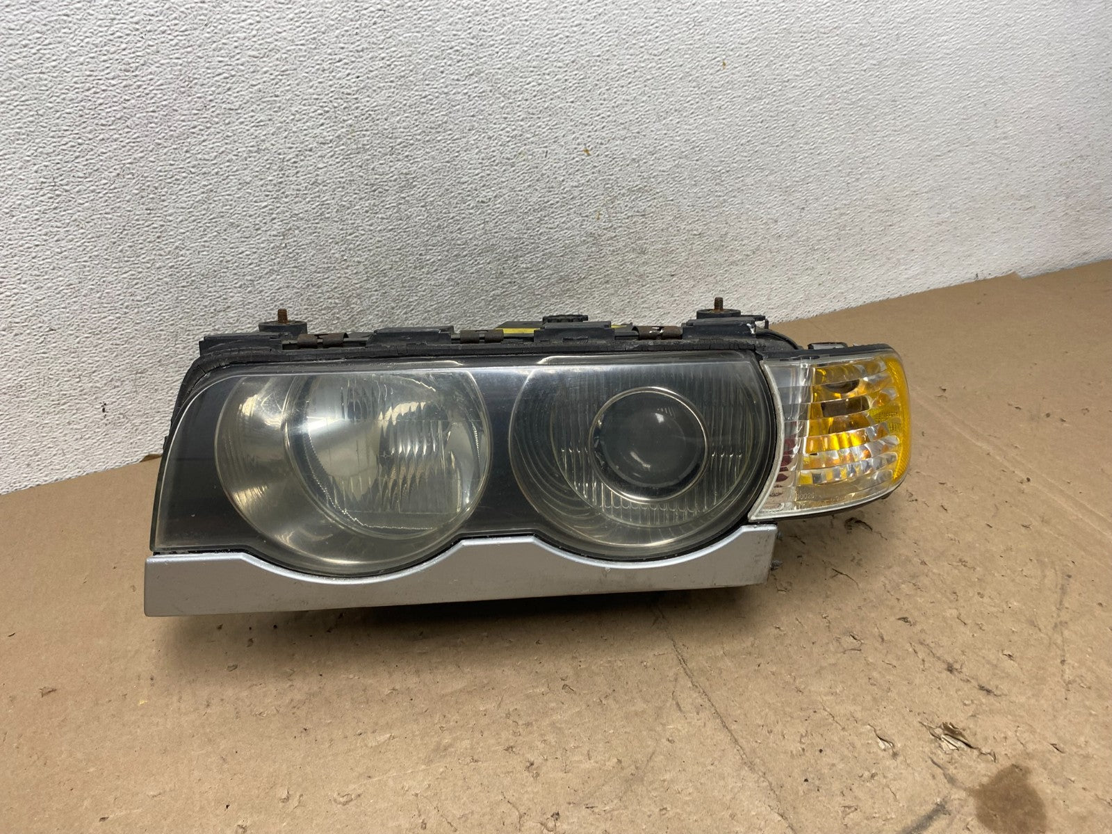 1999-2001 BMW 7 Series E38 740i Xenon Left Driver LH Headlight AG5602 DW0