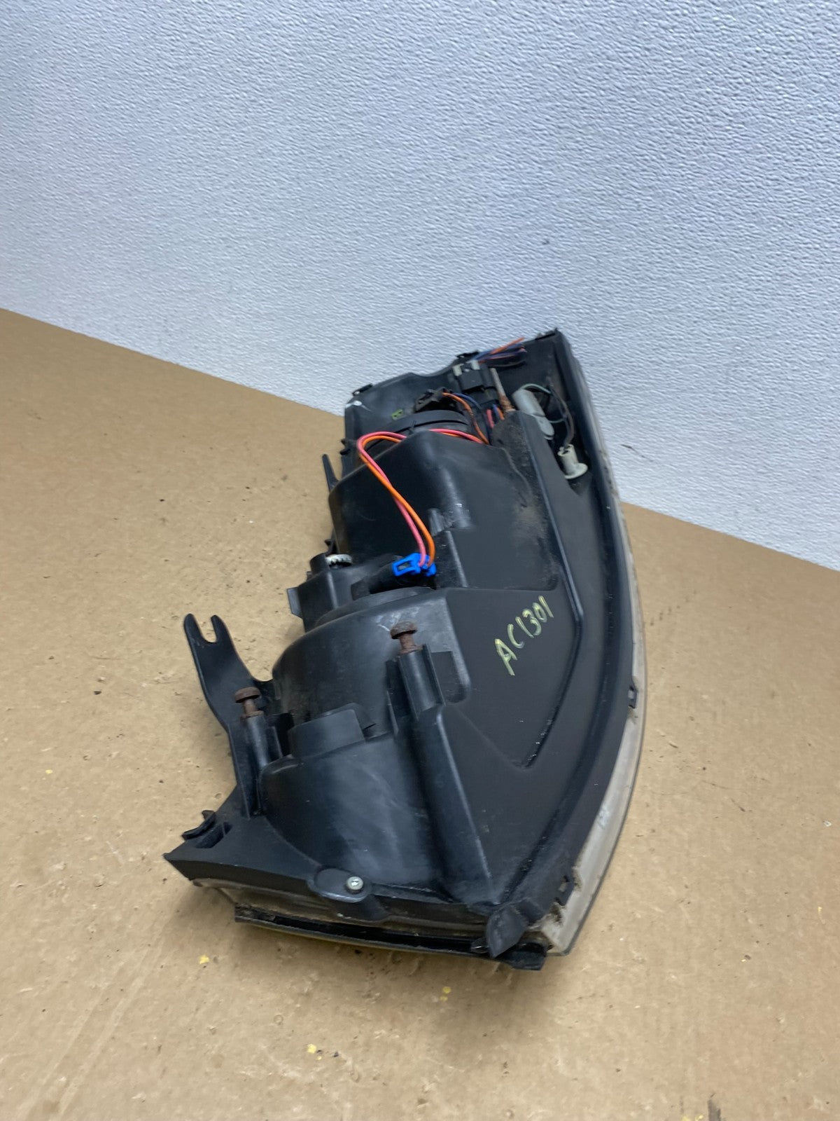 2003 2004 2005 Saturn L L200 L300 Sedan Right Passenger Headlight Oem AC1301 DG9