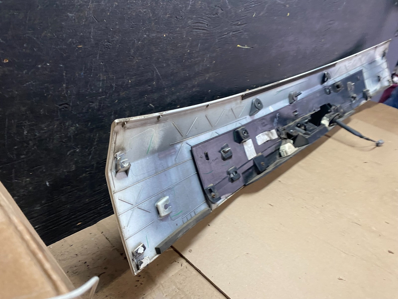 2011-2018 Dodge Grand Caravan Rear Tail Gate Trim Molding Panel OEM u7453 DG9