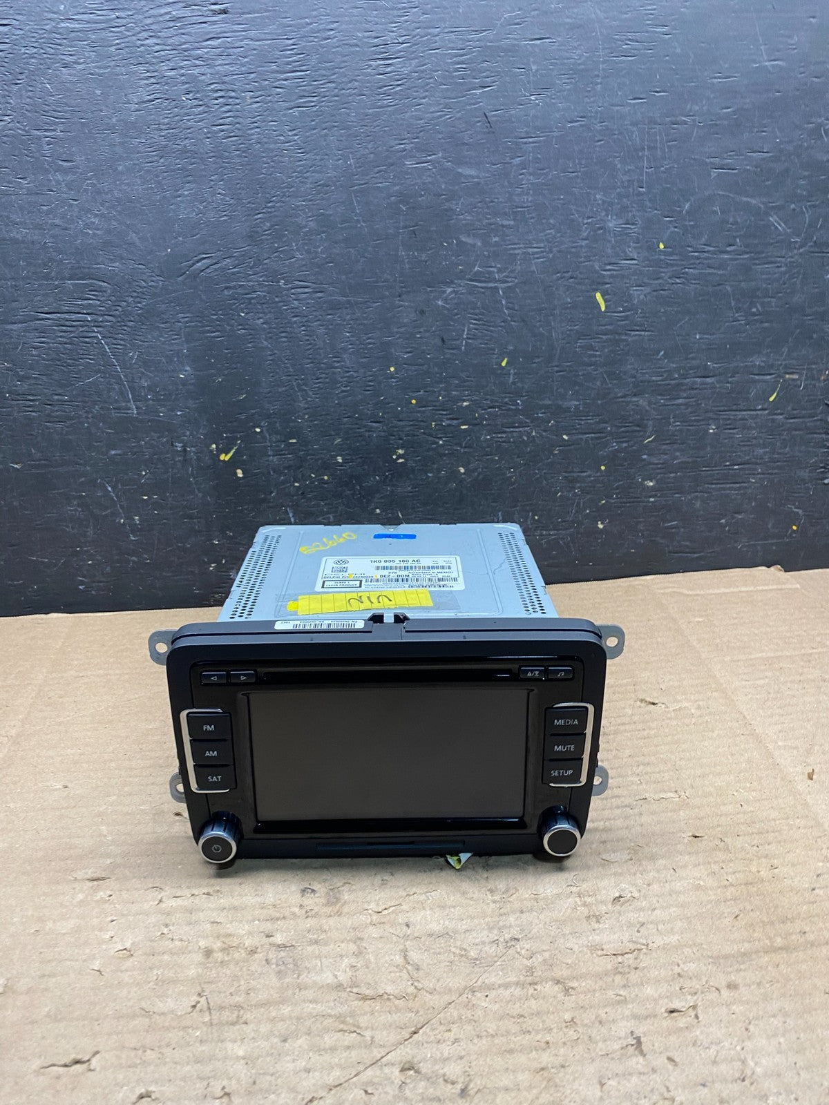 2010 to 2014 Volkswagen Passat Jetta Radio CD Player Screen Navigation Q2660 DG0