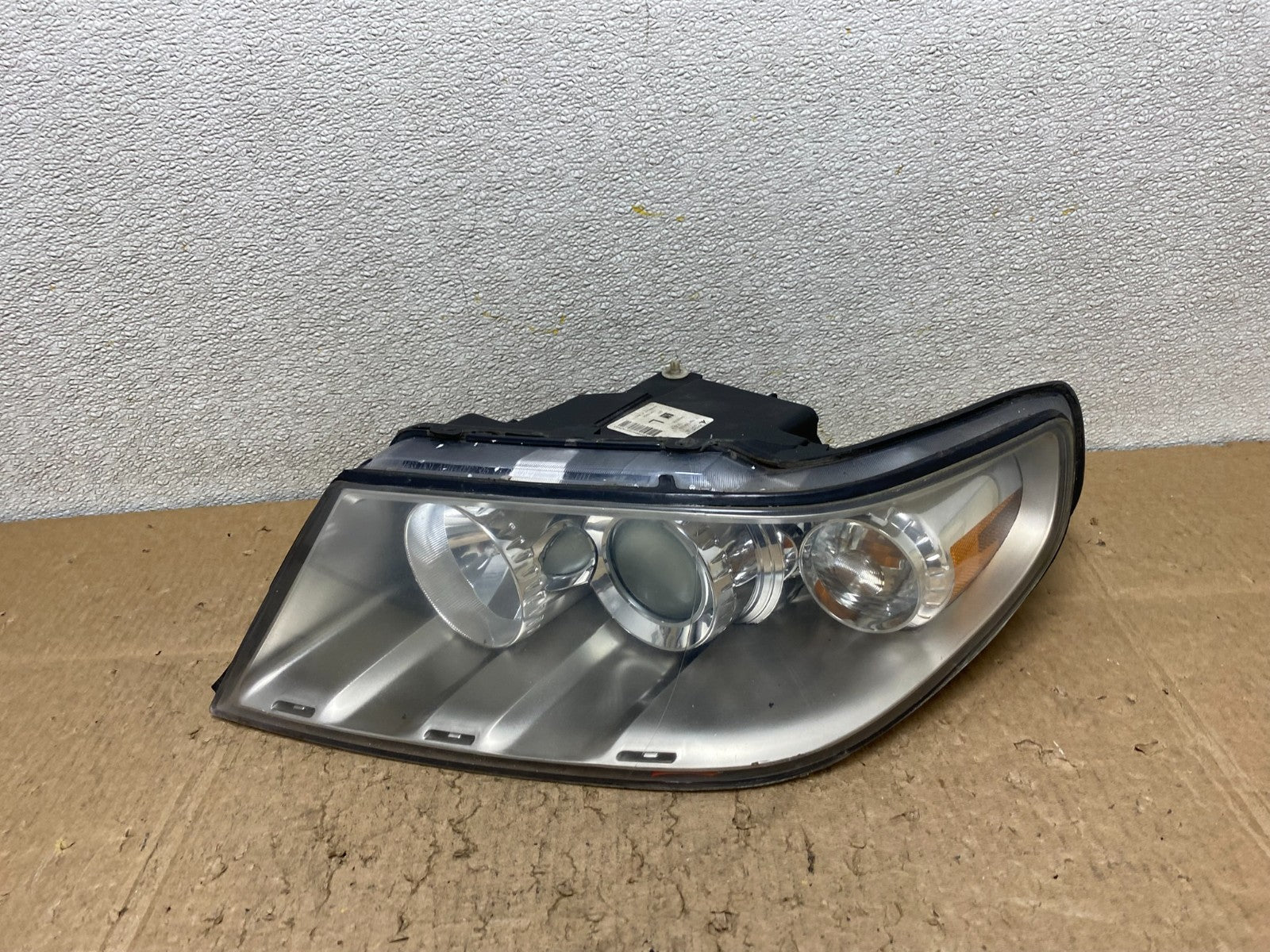 2005 to 2009 Saab 9-7X Left Driver LH Side Halogen Headlight OEM Z1229 DW0