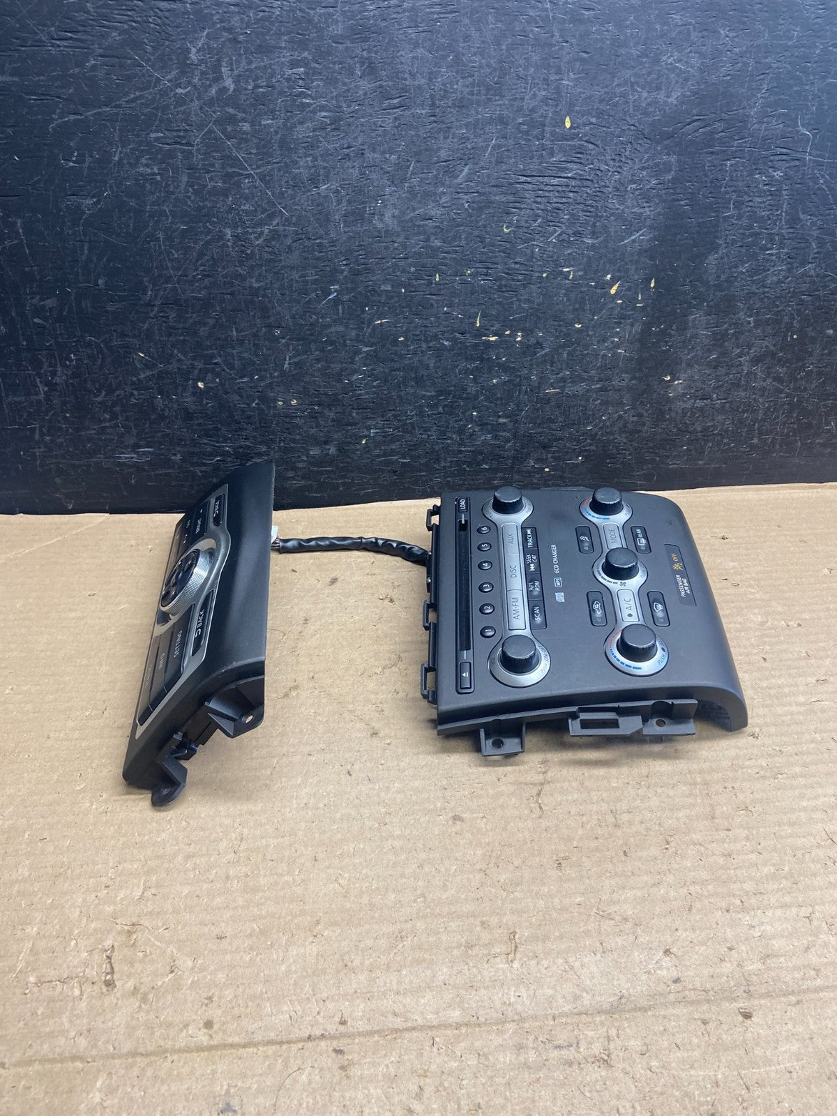 2009 - 2010 Nissan Murano AM FM Radio CD Climate Control Panel AH5317 DG1
