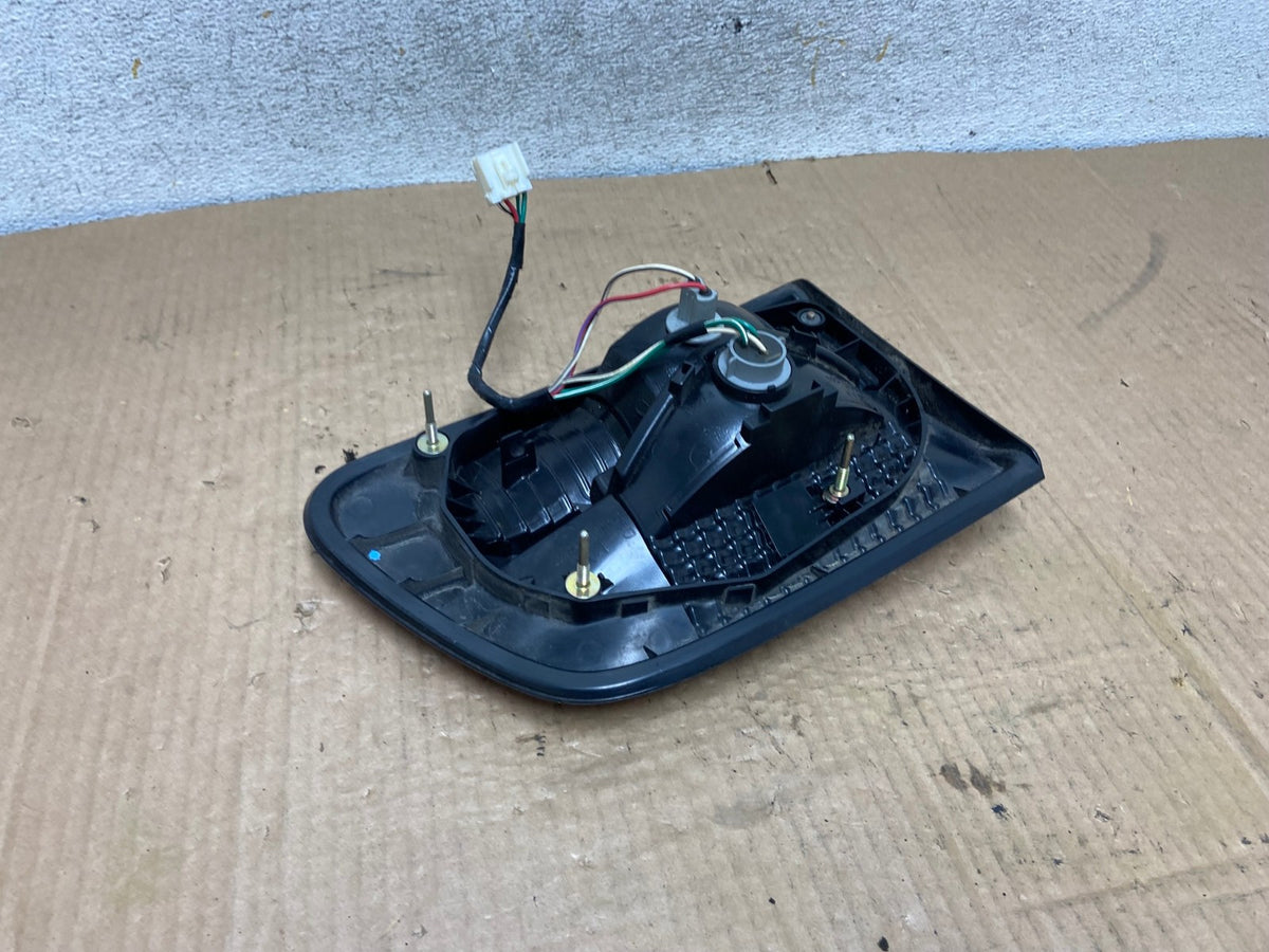 2001 - 2003 Toyota Sienna Right Passenger Rh Side Inner Tail Light AI7954 LK5