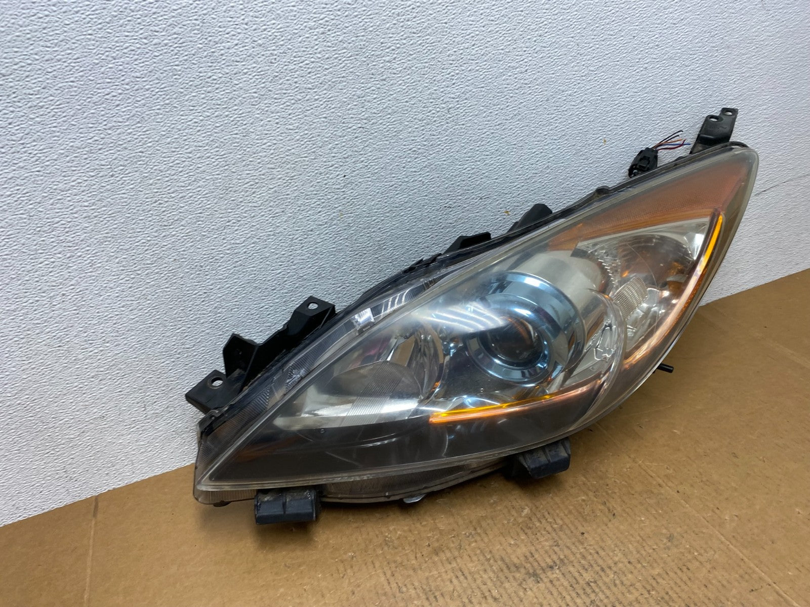2010 - 2013 Mazda 3 Halogen Left Driver Halogen Headlight AE0375 DW2