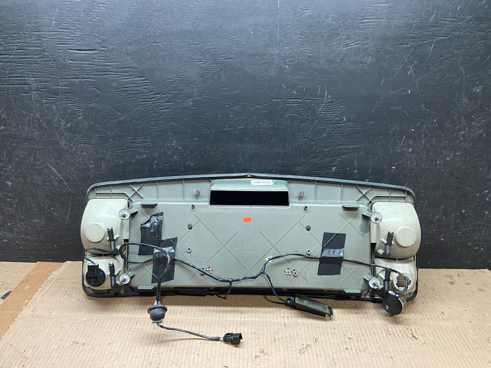 2004-2009 Cadillac SRX Trunk Panel Lid Backup License Plate H6608 DG1 Oem7