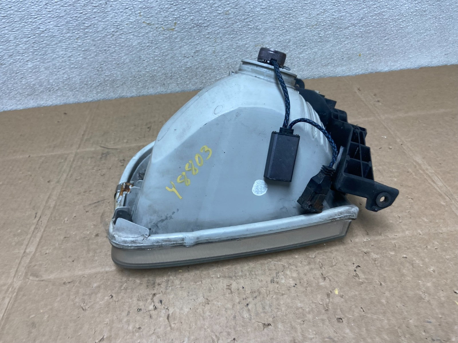 2001 to 2004 Toyota Sequoia Right Passenger RH Side Headlight Halogen Y8803 DW8