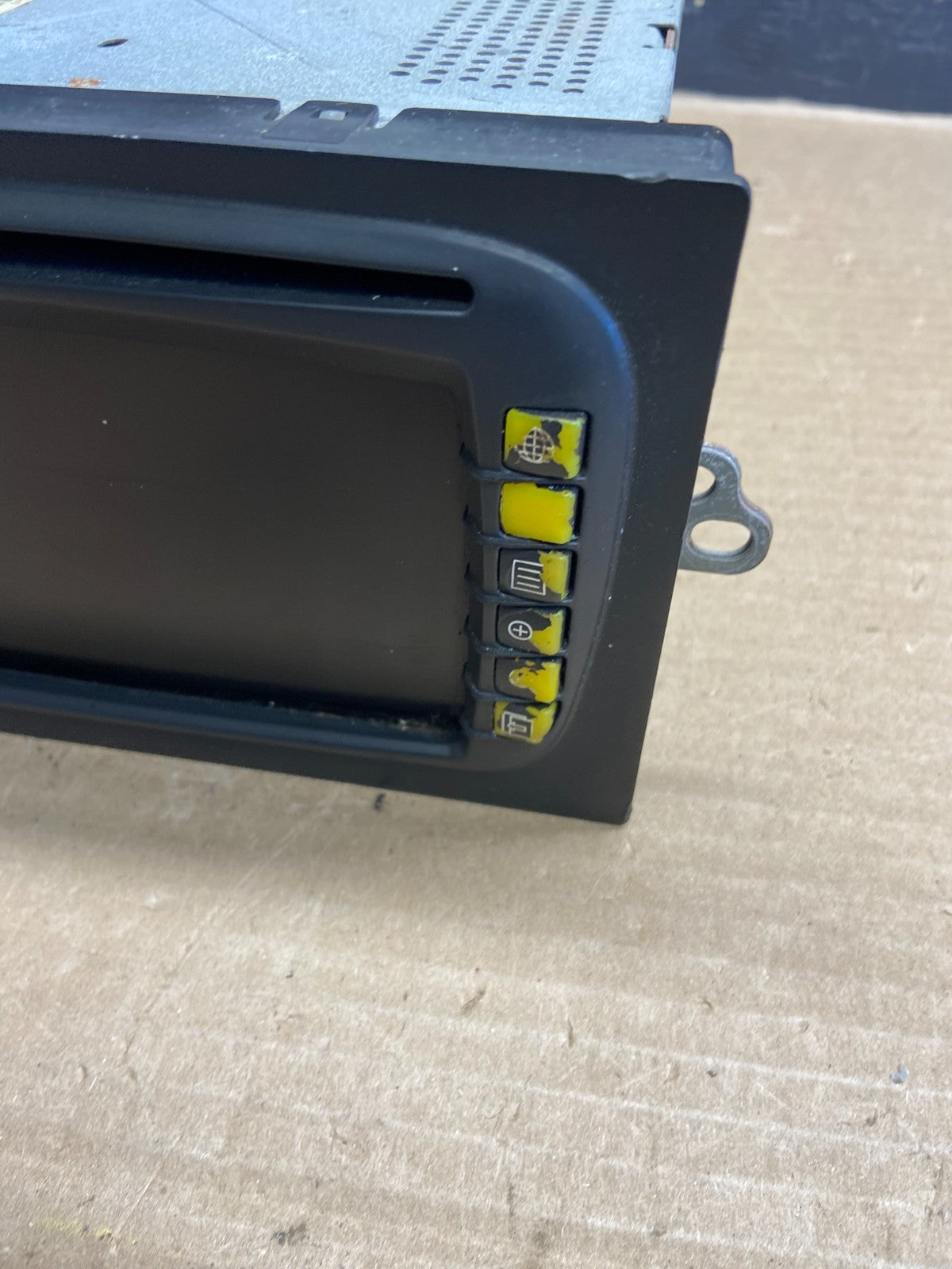 2003-2006 Cadillac Escalade Radio CD DVD GPS Navigation Screen Display AH1520 DG3