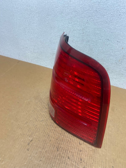 2002 to 2005 Ford Explorer Right Passenger Rh Side Tail light AE0544 LK1